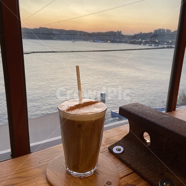 바다,힐링,나무,컵,커피,라떼,latte,coffeecup,cup,가을,카푸치노,capuccino,sunset,노을,coffee,relax,커피,카페,coffee,cafe