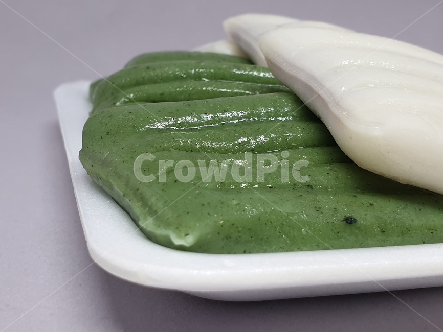 떡,절편,쑥떡,송편,tteok,ricecake,고유음식,스티로품,포장,군것질,food,먹는거,먹는것,한국전통,전통,명절,사물,오브젝트,object,음식,한국음식,명절음식,전통음식,식사대용,간식,디저트,후식,음식,식재료,요리,food,cook,meal,dishes,food reserves