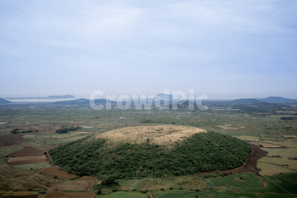 제주,제주도,오름,풍경,산,아끈다랑쉬오름,배경,하늘,자연경관,제주자연경관,landscape,nature,자연,풍경,nature,landscape,한국자연풍경,한국자연경관,korea nature landscape,제주도,jeju,jeju island,outdoors,옥외,hill,언덕,경치