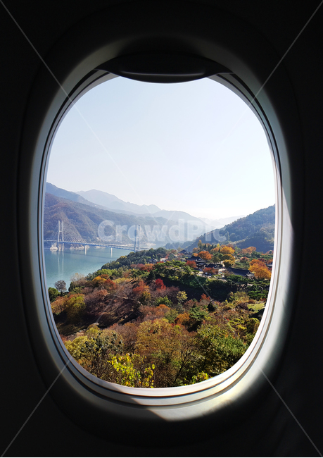 window,하늘,그림자,비행기,휴가,여행,바라보다,실내,멋진,눈부신,이륙,착륙,날다,유리,창문,탑뷰,꿈,비지니스,출장,수면,자연,물,힐링,강,산,한옥,가을,계절,교통,교통수단,traffic,transportation