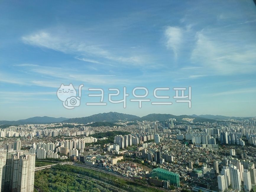 blue sky,city,building,Observatory,cloud,healing,Clear weather,sight,cityscape,sky,building forest,rest,city view,Apartment village,densely packed apartments,clear,View,panorama,blue,Sky blue,Sunny