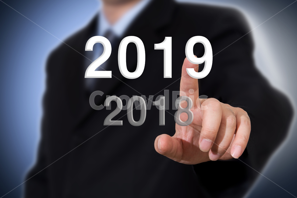 새해,비즈니스,2019,신년,근하신년,2019년,기해년,소망,희망,목표,콘셉트,컨셉,개념,출발,다짐,약속,비지니스,설날,금융,성공,손짓,손가락,비즈니스맨,남성,남자,비지니스맨,1명,정장,슈트,양복,핸드모션,사업,사업가,비전,전망,사람,인물,인간,human,person,남성,남자,man,male,산업,industry,industrial,비즈니스,사업,business,service,work,연출,컨셉,콘셉,direction,concept