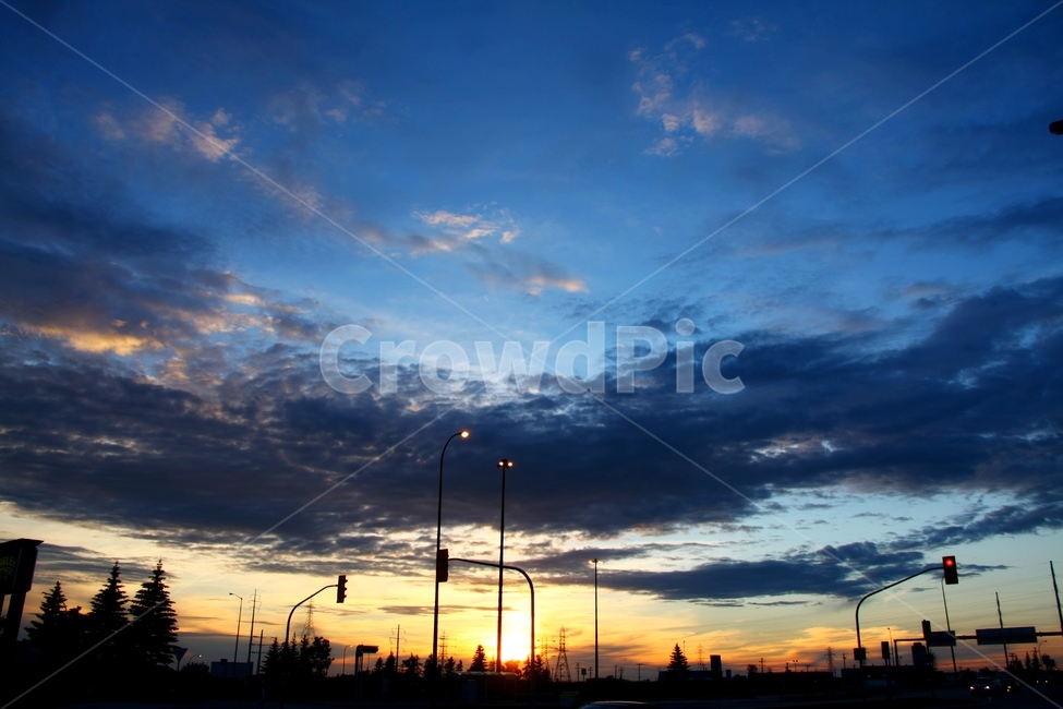 nature,자연,outdoors,옥외,신호등,trafficlight,빛,light,dusk,황혼,sunset,일몰,dawn,붉은하늘,redsky,하늘,sky,새벽
