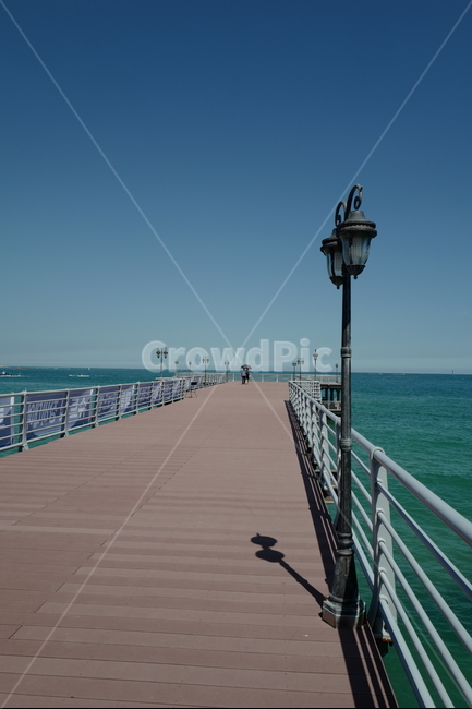 바닷가,하늘,풍경,가로등,바다,산책로,deck,sea,sky,landscape,자연,풍경,nature,landscape,water,물,waterfront,워터 프론트,railing,난간,pier,교각,port,포트,handrail,banister