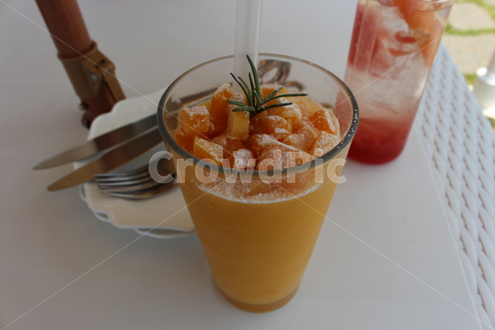 망고주스,음료,노란음료,음료수,망고쉐이크,카페음료,drink,juice,mangoshake,cafe,카페메뉴,과일주스