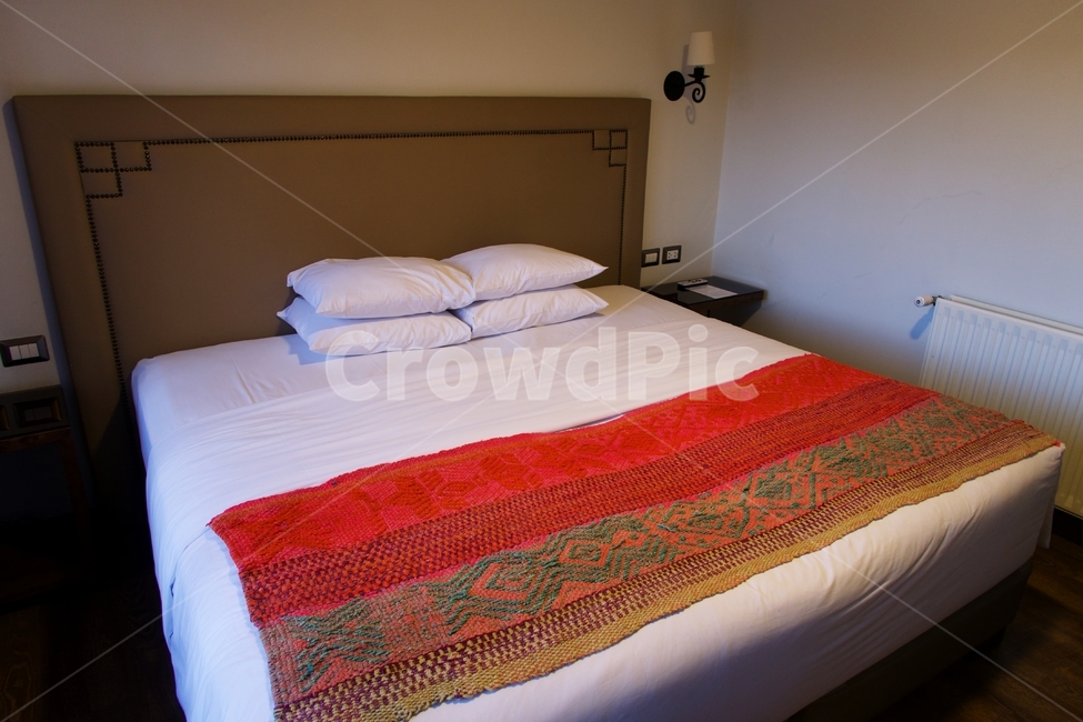 침대,호텔,화이트,인테리어,침실인테리어,블랭킷,담요,침구,이불,home,bedroom,bed,interior,room,design,bedding,modern,furniture,white,flat,simple,cushions,bright,wall,decoration,hotel,wooden,decor,minimal,pillow,blanket,pillows,comfortable,bedhead,bedsheets,light,cozy,house,soft,copy,relax,집,침실,심플,미니멀,인테리어,실내디자인,interior design