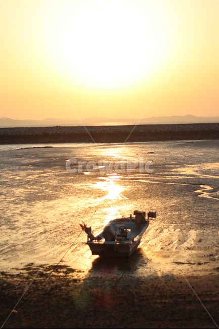 일몰,바닷가,배,붉은노을,평화로움,자연,풍경,nature,landscape,한국자연풍경,한국자연경관,korea nature landscape,해변,바다,beach,sea,교통,교통수단,traffic,transportation,watercraft,선박,vehicle,차량