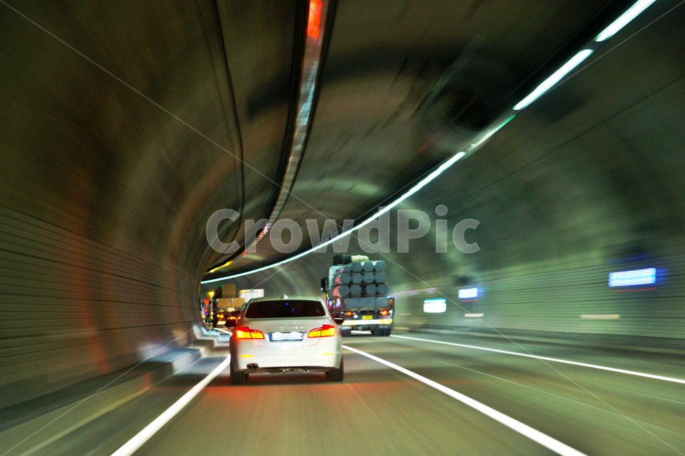 터널,차량,고속도로,운전,주행,질주,굴,불빛,조명,교통,교통수단,traffic,transportation