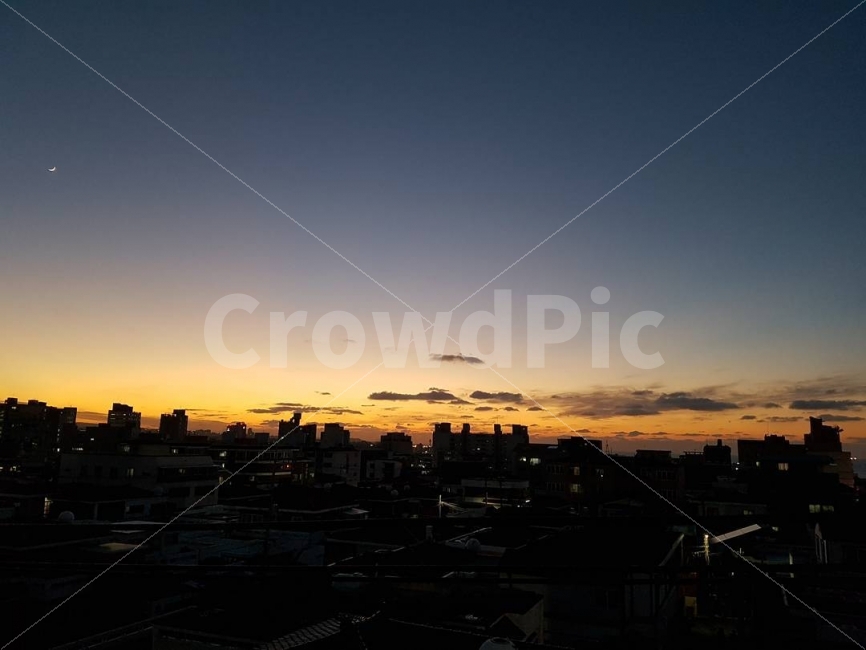야경,하늘,달,노을,감성,자연,풍경,nature,landscape,도시,city,한국도시풍경,한국도시경관,korea cityscape,실루엣,그림자,silhouette,shadow,outdoors,옥외,dusk,황혼,dawn,새벽,red sky,붉은 하늘,sky,sunset,일몰