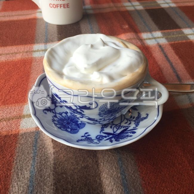 비엔나커피,크림커피,cream,디저트,food,음식,휘핑크림,dessert,whippedcream,cup,컵,saucer,coffee
