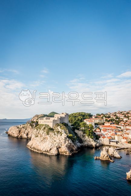 크로아티아,두브로브니크,croatia,dubrovnik,dome,architecture,building,건물,성곽,절벽,하늘,곶,promontory,낭떠러지,cliff,옥외,outdoors,sea,바다,ocean,해안선,shoreline,해외,외국,세계,foreign,oversea,world