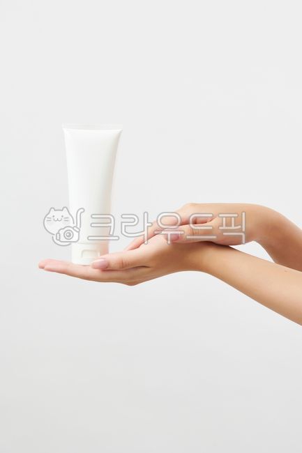 화장품,제품,광고,뷰티,뷰티광고,beauty,finger,손가락,hand,손,person,20대,여성