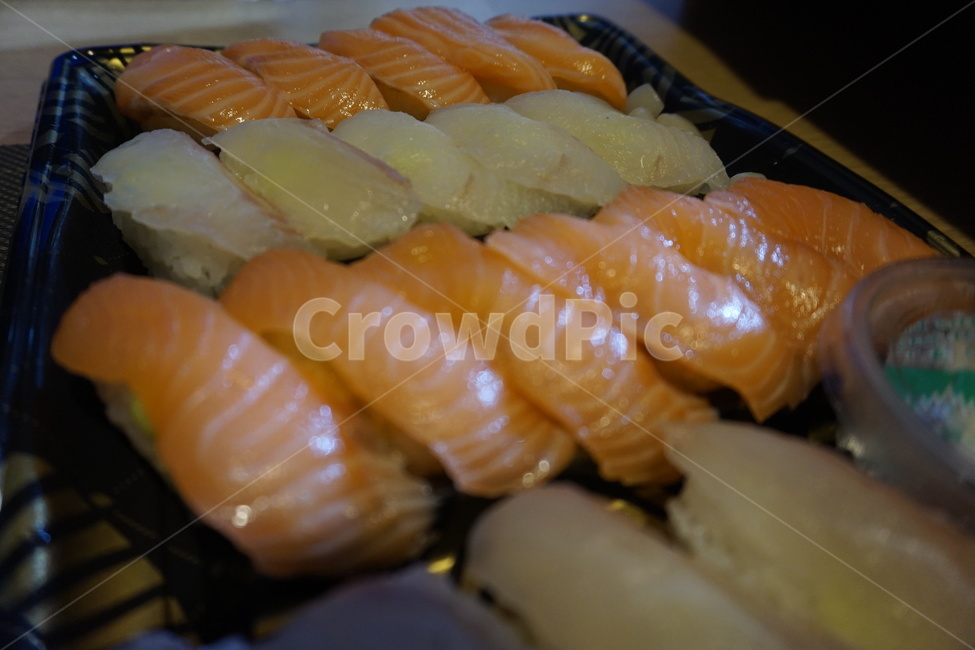 초밥,스시,연어초밥,광어초밥,테이크아웃,음식,식재료,요리,food,cook,meal,dishes,food reserves,수산물,해산물,fishery products,seafood,일식,일본음식,일본요리,Japanese food,Japanese dishes,Japanese meal,Japanese cook