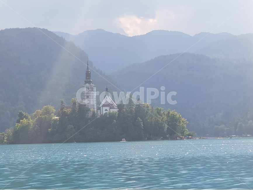 섬,호수,블레드섬,bled,lake,슬로베니아,블레드성,블레드호수,교회,풍경,자연,해외,외국,세계,해외자연풍경,세계자연풍경,시골,마을,종교,탑,oversea,world,foreign,nature,landscape,랜드마크,landmark,tourist attraction,해외,외국,세계,foreign,oversea,world,세계랜드마크,해외랜드마크,외국랜드마크,world landmark,world tourist attraction,건축물,건물외관,exterior,building,structure,architecture,construction,outdoors,옥외