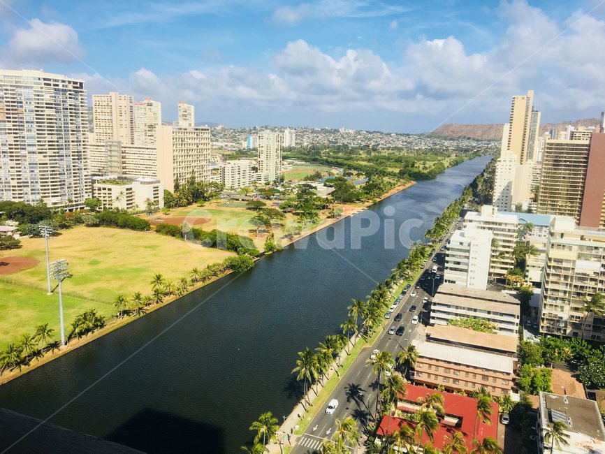 hawaii,건축물,tower,building,건물,oean,sky,cloud,하늘,바다,풍경,scenery,자연,nature,경치,뷰,landscape,해외,미국,city,시티,어반,urban,highrise,고층건물,town,도시,강,river,거리,palmtree,야자수,street,road,도로,sunny,daytime,하와이