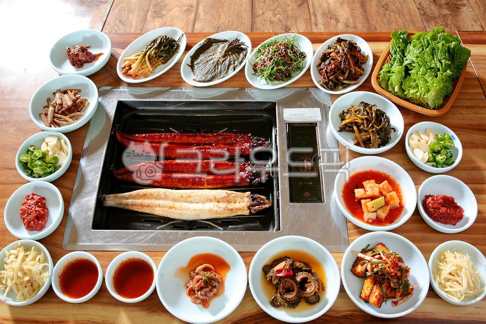 고창장어,고창풍천장어,풍천장어,풍천민물장어,고창풍천민물장어,고창민물장어,민물장어,장어구이,셀프장어,장어구이초벌,장어초벌구이,장어초벌,초벌구이,민물장어구이,장어,장어탕,민물고기,물고기,자연산장어,자연산민물장어,장어양념,양념장어,양념장어구이,구이,원기회복,보양식,보양음식,영양식,영양음식,건강식,건강음식,건강,초복,중복,말복,초복음식,중복음식,말복음식,복날,복날음식,한국음식,음식,식당,식사,별미,한국보양식,상차림,음식점,접시,풍천장어구이,고창장어구이,한국전통음식,전통음식,쌈장,마늘,생마늘,고추,장어뼈,생선,생선구이,반찬,깻잎,맛집,먹거리,한국식당,요리,생선요리,장어소스,상추,파김치,한정식,한식,건강요리