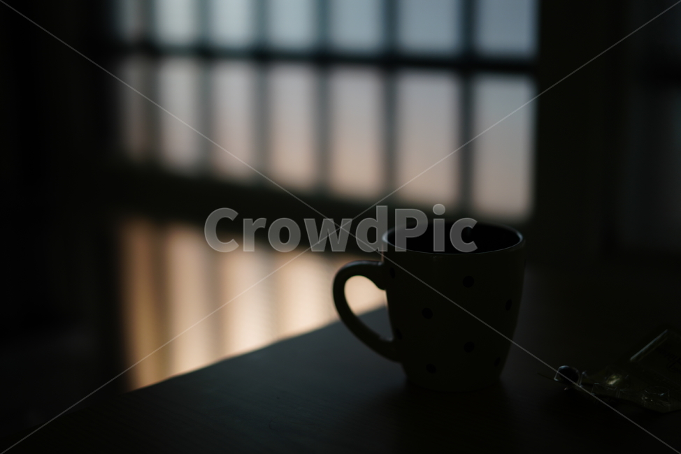 느낌,차,티타임,tea,cup,휴식,컵,유리,쉼,어둠,분위기,머그컵,일상,감성,사물,물건,오브젝트,thing,object,matter