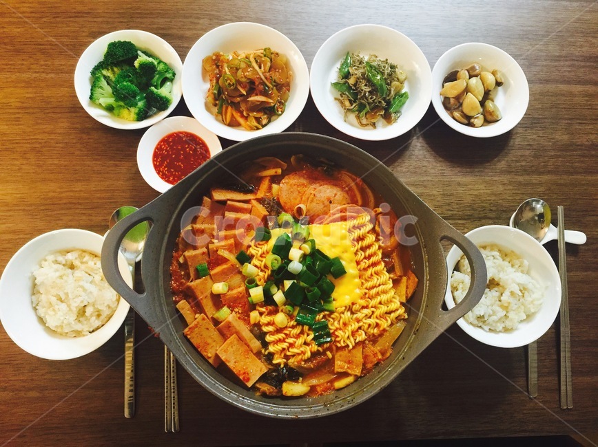 부대찌게,한식,음식,찌게,부대찌개,찌개,흰밥,한정식,라면,식사,dish,food,meal,반찬,음식,식재료,요리,food,cook,meal,dishes,food reserves,한식,한국음식,한국요리,korean food,korean dishes,korean meal,korean cook