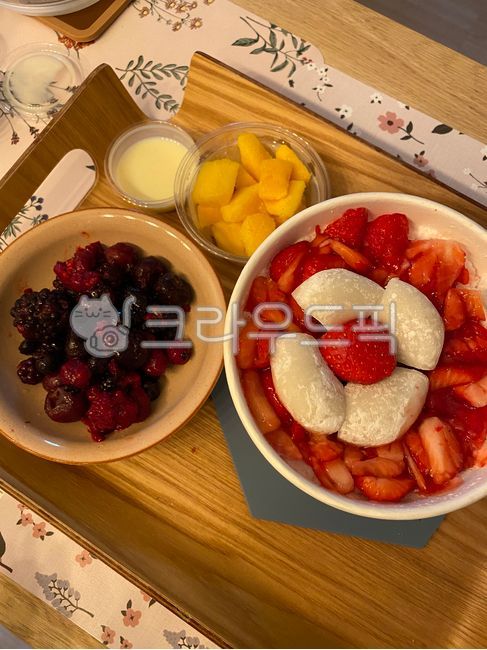 raspberry,berry,fruit,Strawberry shaved ice,Berry,strawberry,Condensed milk,food,mango,glutinous rice cake,shaved ice,brunch,Blueberries