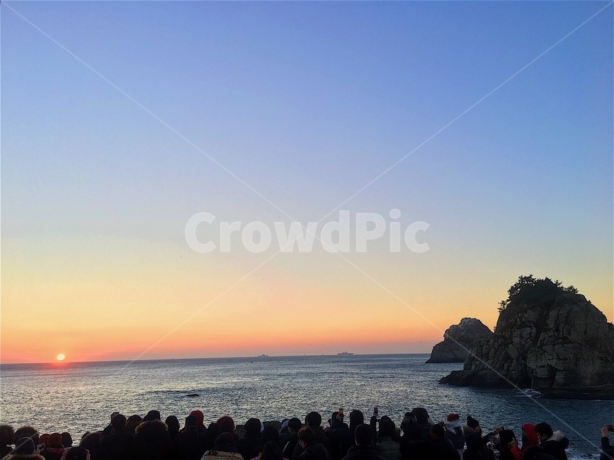 일출,새해,바다,해,아침,자연,풍경,nature,landscape,사람들,대중,군중,other people,crowd,outdoors,옥외,water,물,sea,ocean,대양,promontory,곶,shoreline,해안선