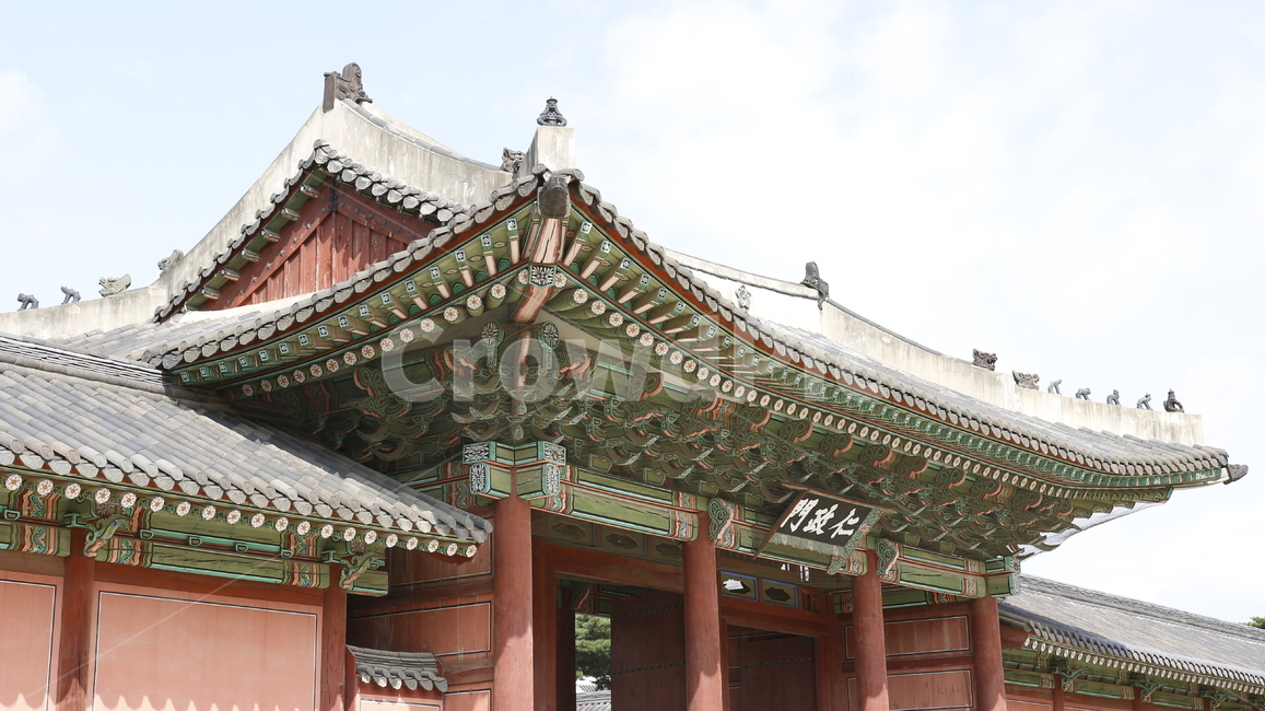 창덕궁,궁궐,조선,한옥,전통,기와,서까래,지붕,단청,burgundy,암적색,하늘,처마