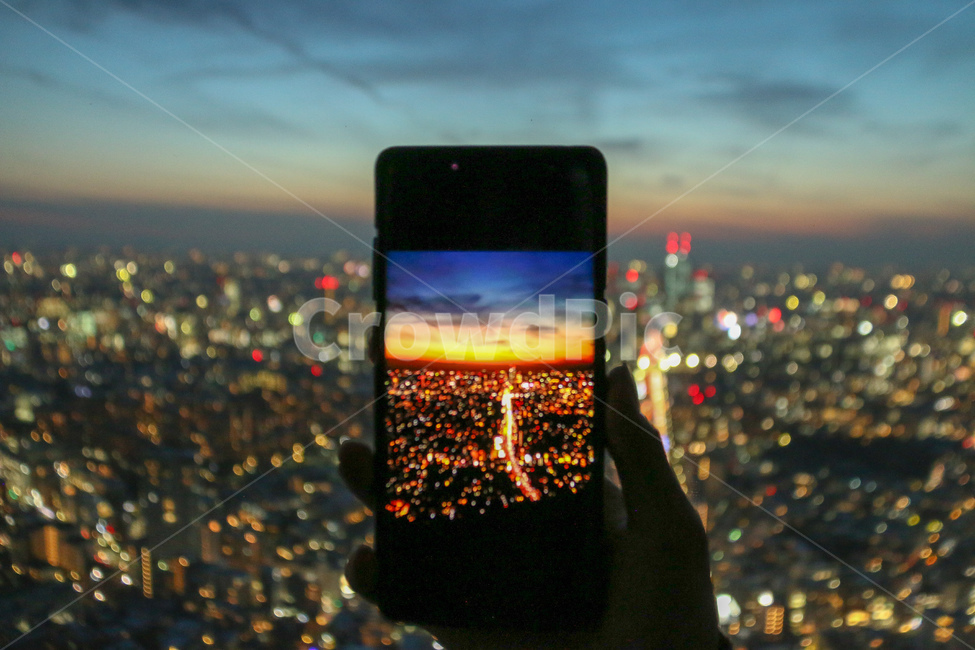 휴대폰,야경,도쿄,일본,도쿄야경,야경,밤,풍경,nightscape,night,landscape,도시,city,사진작가,포토그래퍼,photographer,정보통신기술,전자기기,전자제품,it,information,technology,electronic equipment,cell phone,휴대 전화,electronics,전자 제품,mobile phone,phone,전화