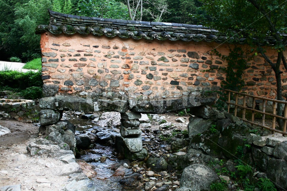 담장,토석담장,한식머리기와,한국건축문화,한국정서,한국전통,한국전통,한국문화,korean traditional,korean culture,건축물,건물외관,exterior,building,structure,architecture,construction