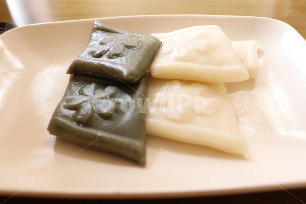 ricecake,절편,tteok,jeolpyeon,떡,한국전통,koreafood,쑥떡,정갈함,한식,한국전통,한국문화,korean traditional,korean culture,음식,식재료,요리,food,cook,meal,dishes,food reserves,디저트,간식,후식,dessert,snack