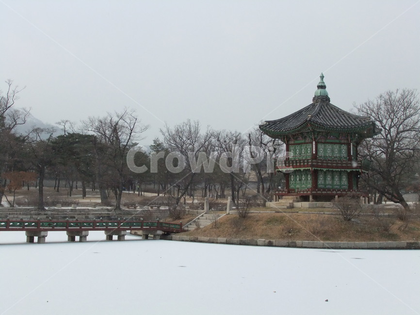 경복궁,향원정,겨울,눈,한국,전통,겨울경복궁,겨울향원정,겨울,계절,winter,season,랜드마크,landmark,tourist attraction,한국랜드마크,한국관광지,한국명소,korea landmark,korea tourist attraction