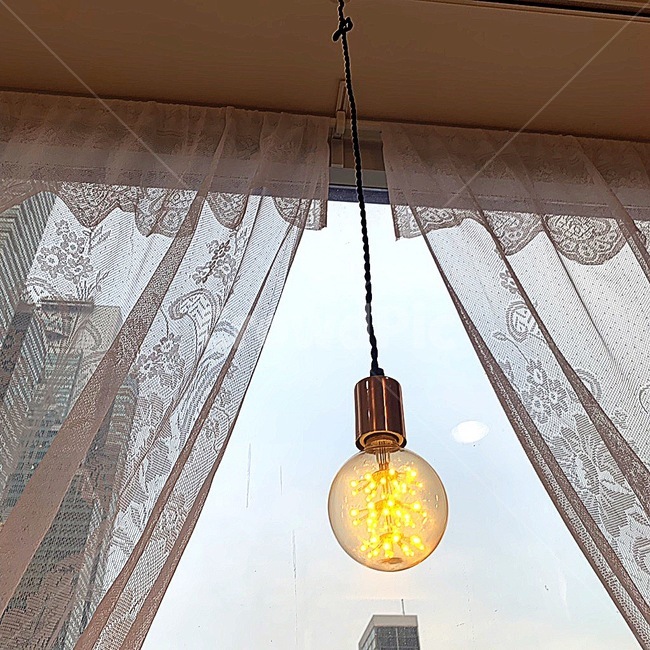 lightfixture,전등,분위기,감성,커튼,창문