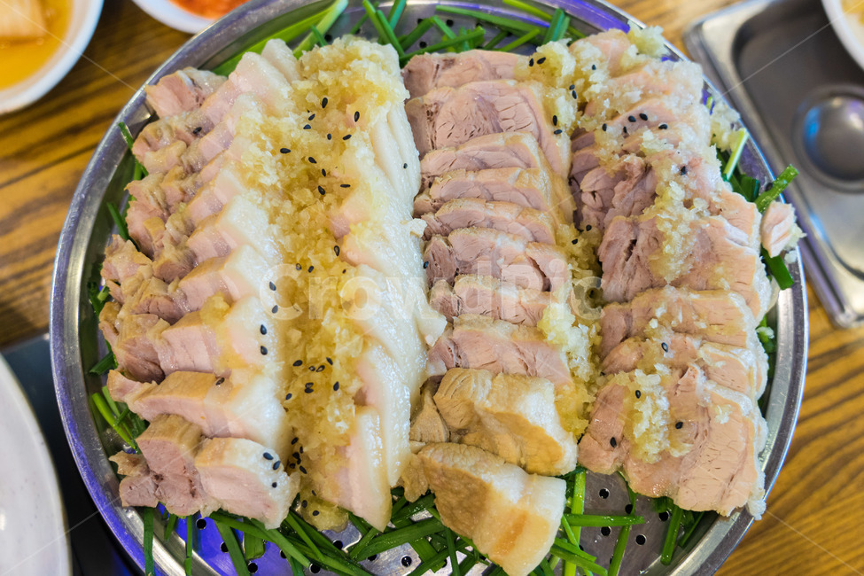음식,보쌈,돼지고기,마늘,요리,음식,식재료,요리,food,cook,meal,dishes,food reserves,육류,고기,meat,한식,한국음식,한국요리,korean food,korean dishes,korean meal,korean cook