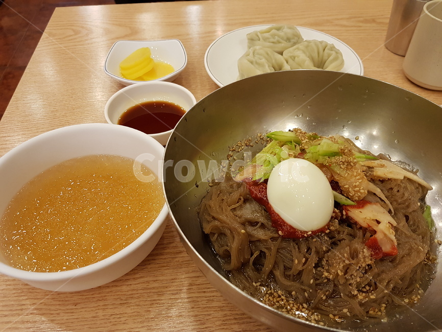 냉면,만두,비빔냉면,찐만두,냉면과만두,한식,음식,식재료,요리,food,cook,meal,dishes,food reserves,면류,면요리,noodles