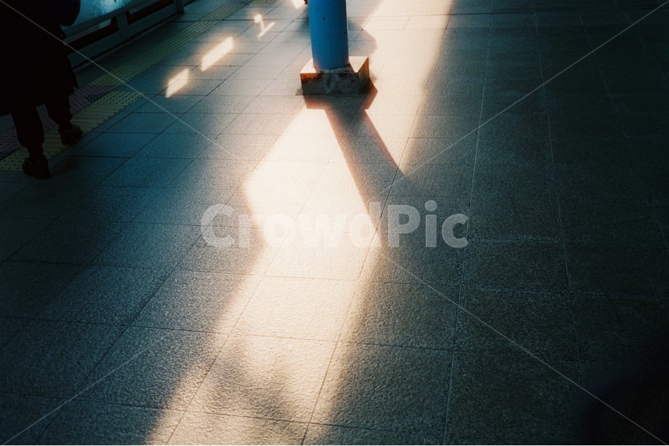 감성사진,열차,기다림,필름카메라,감성샷,실루엣,그림자,silhouette,shadow