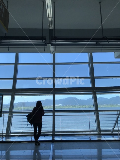 여자,여행,하늘,부산,뒷모습,실루엣,인물,공항,airport,girl,busan,silhouette