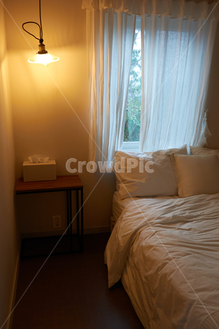 indoors,bedroom,침실,침대,bed,커튼,조명,인테리어,실내디자인,interior design