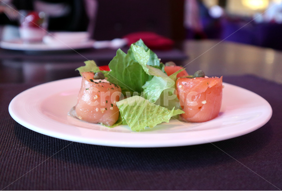 음식,연어회,샐러드,디저트,야채,음식,식재료,요리,food,cook,meal,dishes,food reserves,수산물,해산물,fishery products,seafood,디저트,간식,후식,dessert,snack