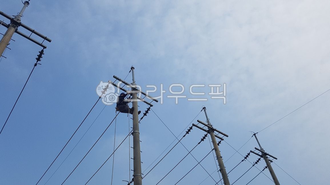 전봇대,하늘,전선주,전기공사,powerline,sky