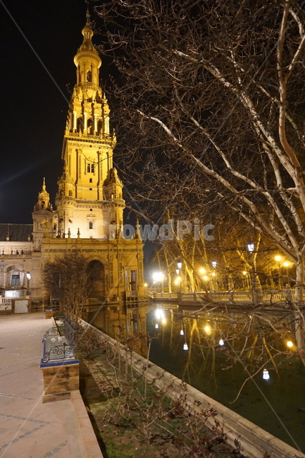 plazadeespana,스페인광장,에스파냐광장,세비아광장,스페인세비아,광장야경,야경스페인,세비아야경,야경,밤,풍경,nightscape,night,landscape,해외,외국,세계,foreign,oversea,world,architecture,건축물,building,건물,tower,탑,spire,첨탑,steeple,뾰족한 탑,city,시티,downtown,도심,town,도시,urban,어반