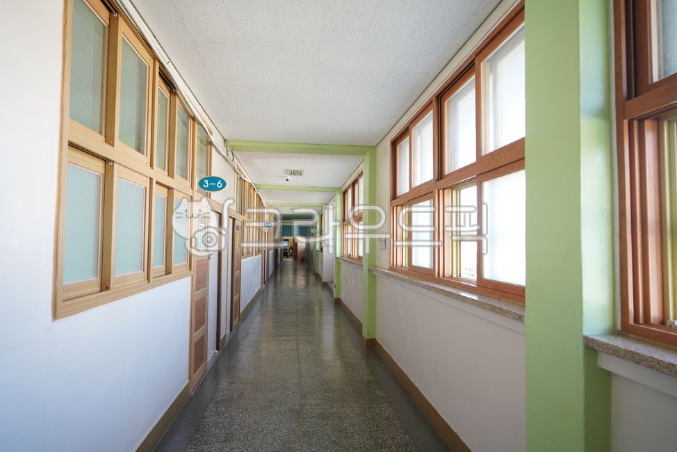학교,교실,창문,문,window,복도,건물,건축,바닥,school,floor