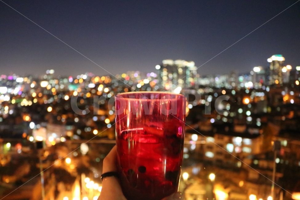 야경,힐링,감성,풍경,건배,야경,밤,풍경,nightscape,night,landscape,도시,city,사람,인물,인간,human,person,신체일부,몸,body,술,주류,alcohol,감성,sensible,feeling,glass,유리,drink,음주,알코올,beverage,마실 것,beer,맥주