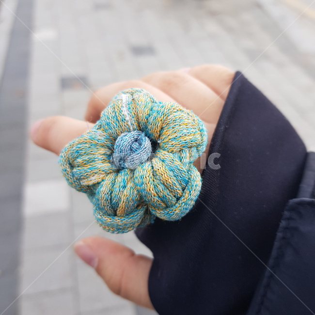 양말목,꽃반지,꽃,핸드메이드,반지,미술,아이들반지,양말공예,clothing,handmade,apparel,의복,의류,푸른색,도로,패딩,손