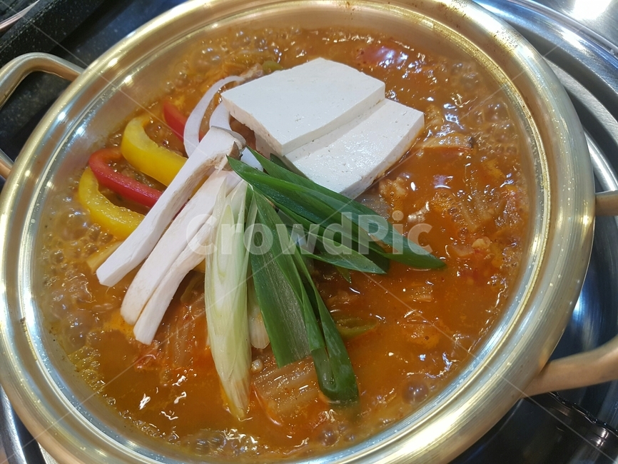 김치찌개,냄비김치찌개,묵은지찌개,김치전골,양은냄비김치찌개,음식,식재료,요리,food,cook,meal,dishes,food reserves,한식,한국음식,한국요리,korean food,korean dishes,korean meal,korean cook