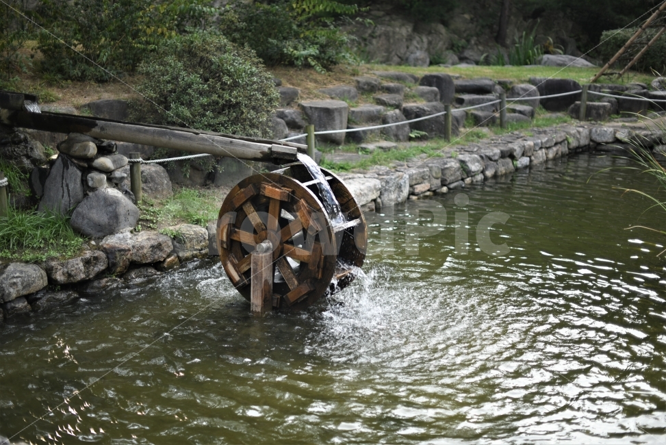 물레방아,연못,물보라,에너지,수력,waterwheel,pond,waterenergy,grass,green,자연,풍경,nature,landscape