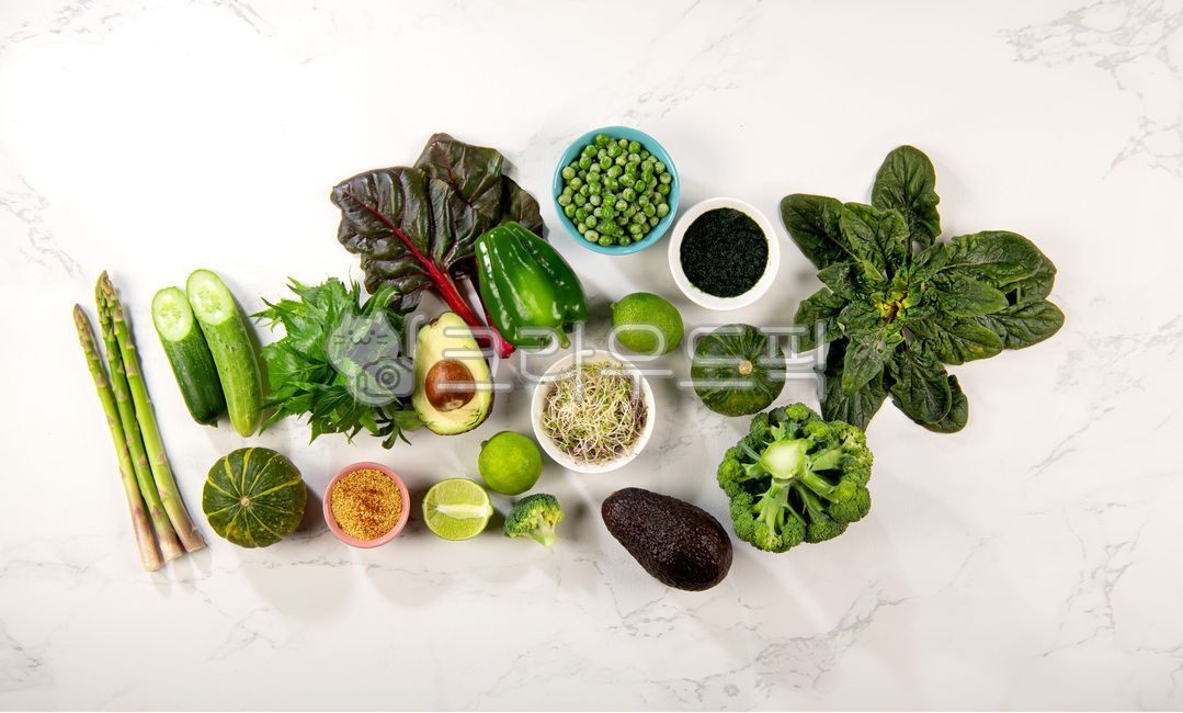 Vegetable collection,Ssam vegetables,cucumber,broccoli,white background,bright background,vegetable,vegetables,pea,Lime,Sweet pumpkin,ingredients,Assorted vegetables,decoration,avocado,assorted,top view,restaurant,gather,wrapping,green vegetables,Several,