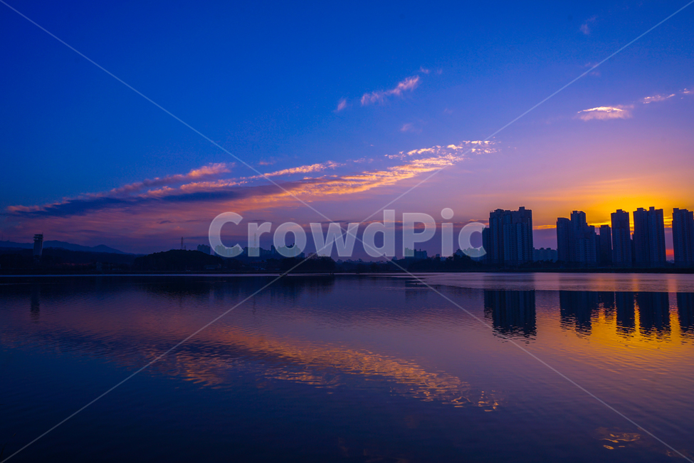호수,여명,해돋이,일출,구름,하늘,감성,새벽,반영,투영,풍경,도시,풍경,city,landscape,한국도시풍경,한국도시경관,korea cityscape,nature,자연,outdoors,옥외,sunset,일몰,dawn,red sky,붉은 하늘,dusk,황혼,sky