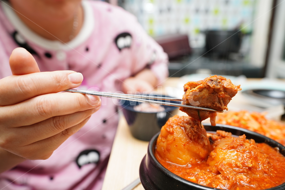 뚝배기,한식,음식,푸드,food,닭볶음탕,닭도리탕,육류,육식,안주,반찬,식사,음식,식재료,요리,food,cook,meal,dishes,food reserves