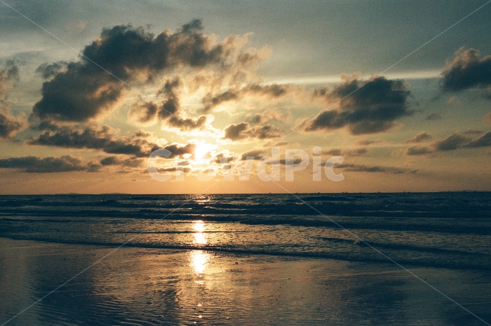 바다,일몰,노을,태양,구름,바다풍경,해질녘,자연,풍경,nature,landscape,해변,바다,beach,sea,감성,sensible,feeling,sunlight,햇빛,flare,플레어,light,빛,outdoors,옥외,dusk,황혼,sunset,dawn,새벽,sky,하늘,red sky,붉은 하늘