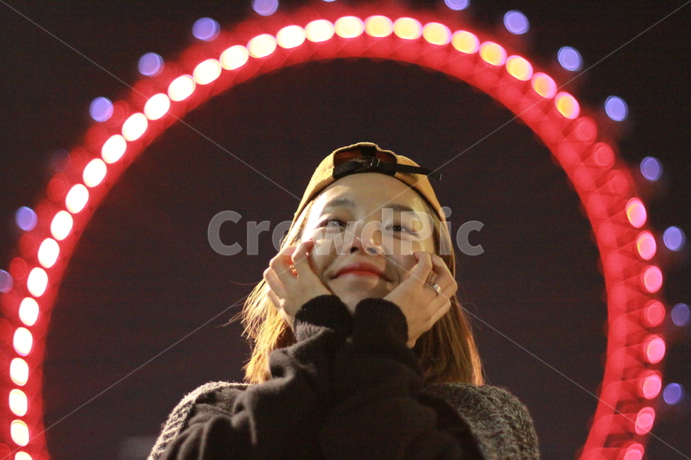 미소,여자,사람,야경,런던,사람,인물,인간,human,person,여성,여자,woman,female,lady