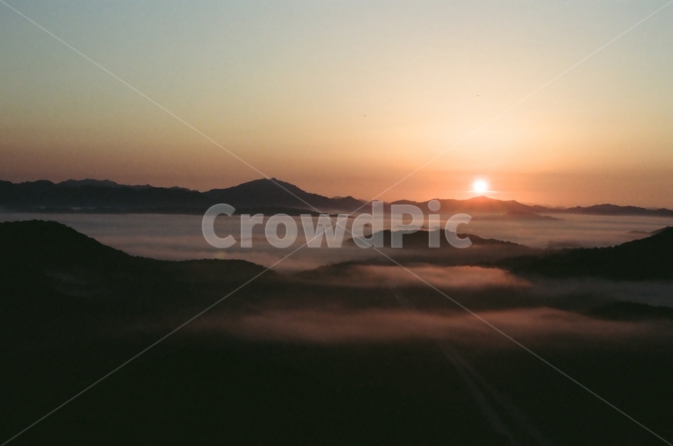 수리티재,풍경,일출,자연,운해,sunrise,태양,하늘,은은한,필름,proimage100,자연,풍경,nature,landscape,outdoors,옥외,sky,dawn,새벽,sunset,일몰,dusk,황혼,red sky,붉은 하늘,light,빛,flare,플레어