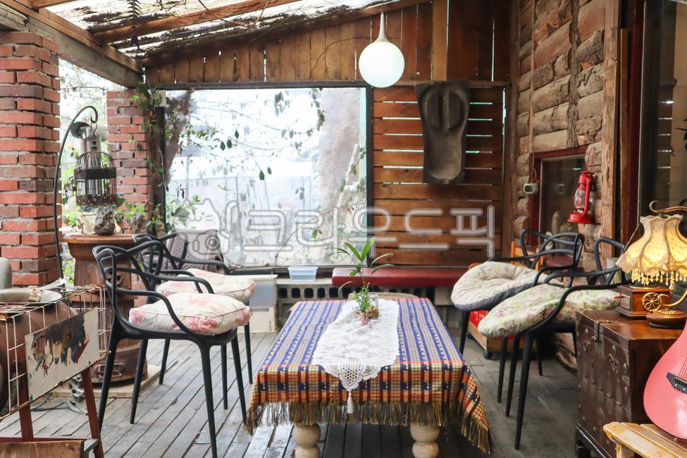 cafe,카페,실내,인테리어,다이닝,Dining,interiordesign,인테리어디자인,indoors,원목,wood,별장,펜션,리조트,테라스,실외,interior,카페내부,카페인테리어,카페테라스,티타임,오두막,원두막